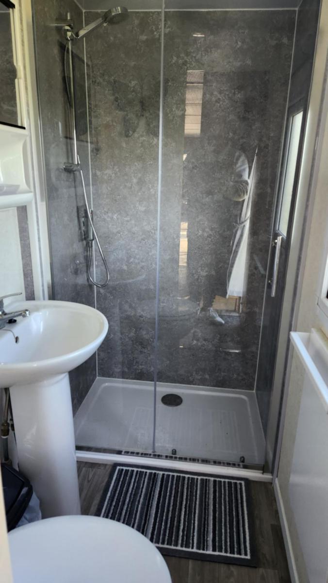 Rob and Lisa caravan - Housity