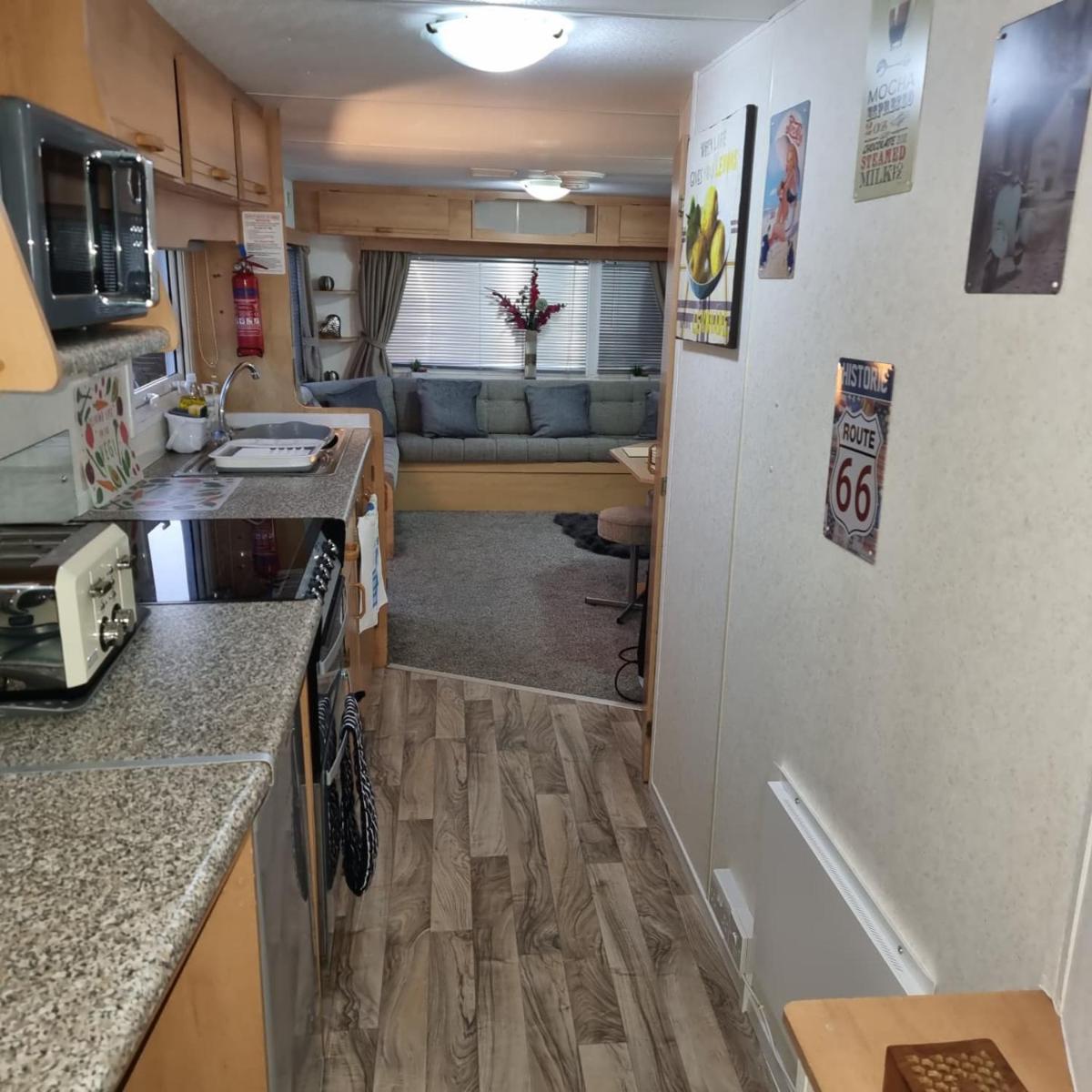 Rob and Lisa caravan - Housity