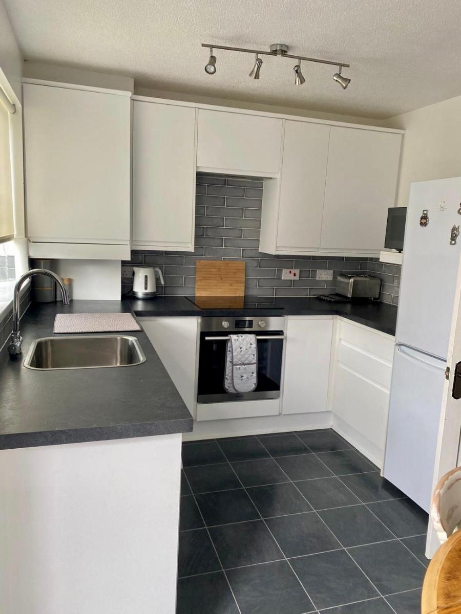 Manchester 2 Bedroom House with Garden - Housity
