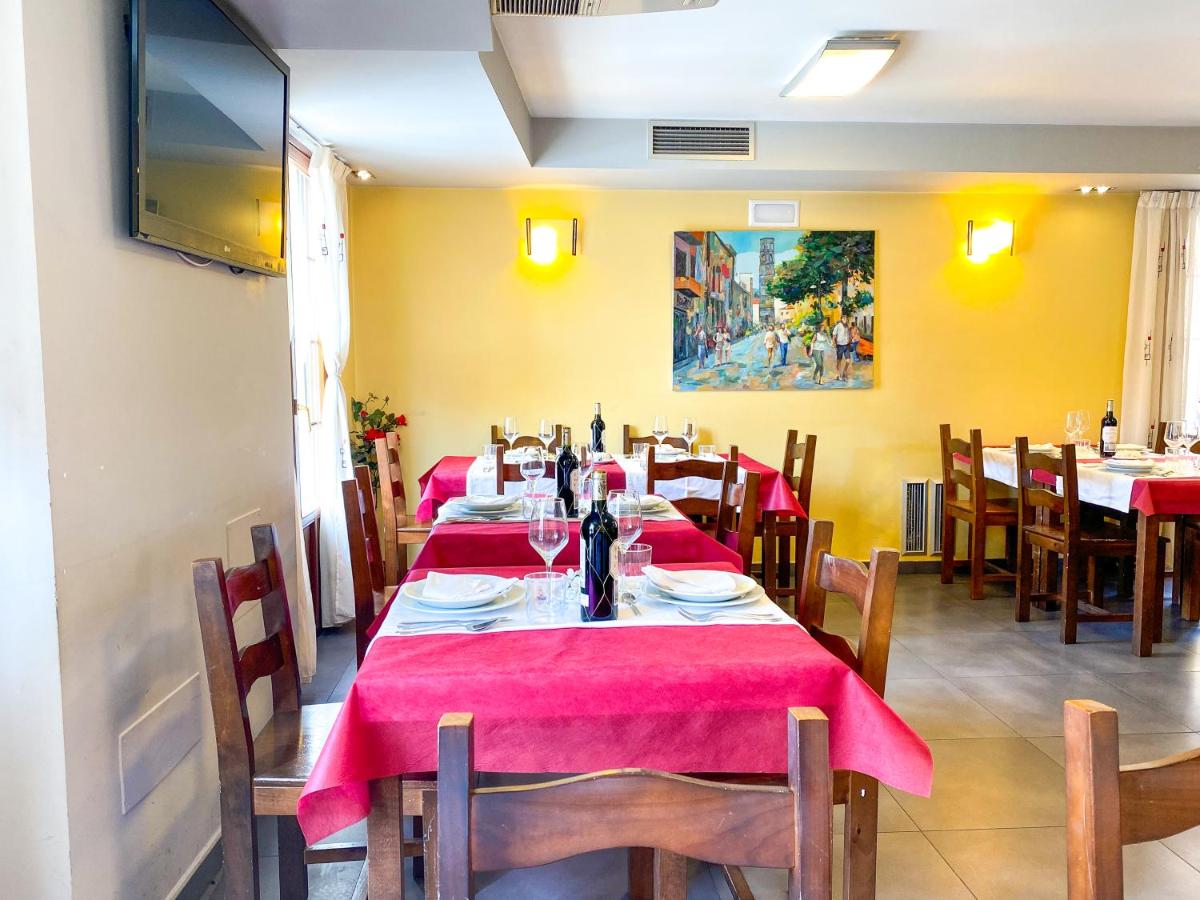 Hostal Restaurante Ainoa - Housity