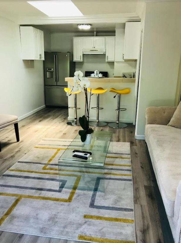 COZY 2 BEDROOM GUESTHOUSE IN BEVERLY HILLS - Housity