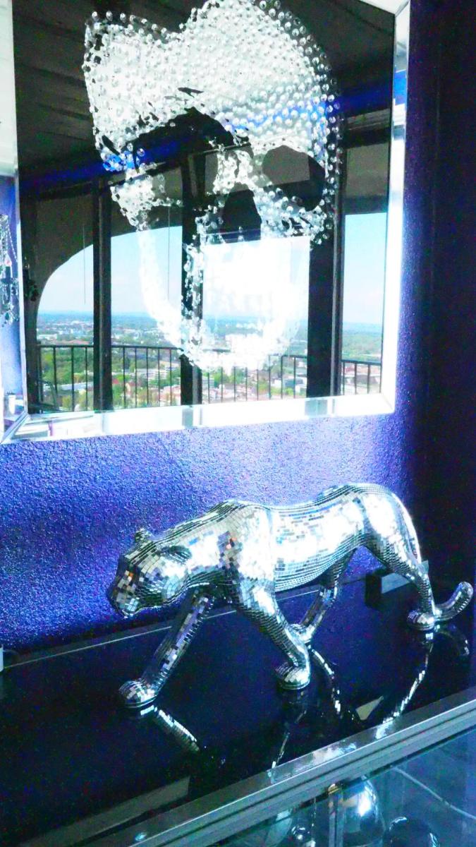 Royal - Sky - Suite - Housity