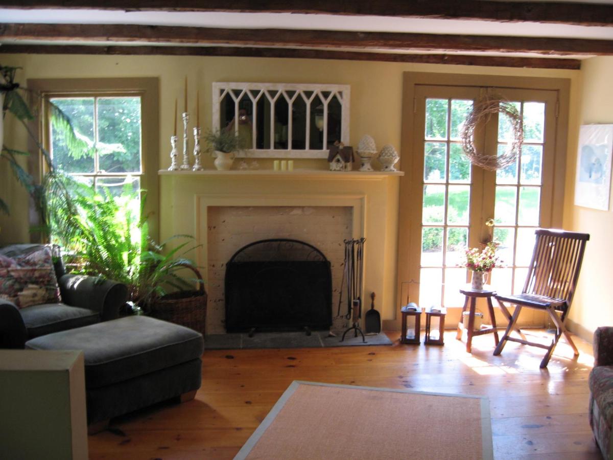B&B on seven acres with private bed & bath - Housity
