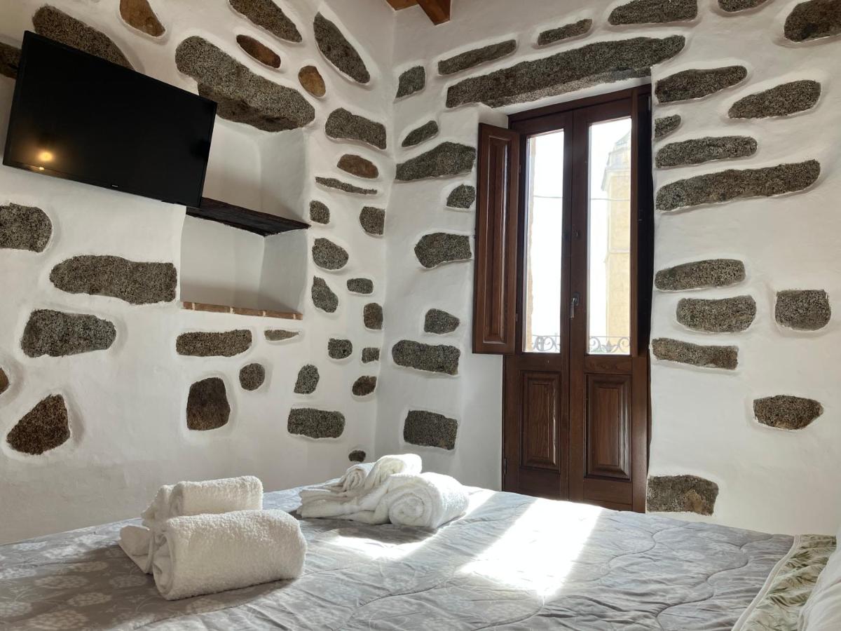 La Corte Dei Baroni - Housity