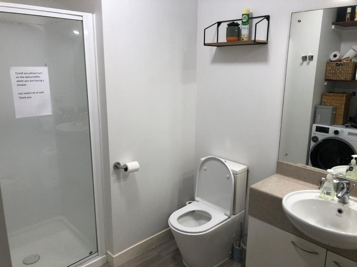 Cool Apartment, Central To Everything, share with 2x Bulldogs - Housity