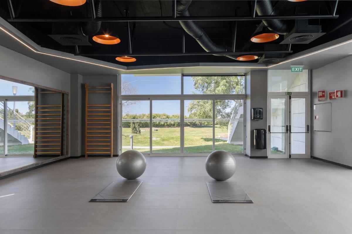 O centro de fitness e/ou as comodidades de fitness de Crowne Plaza - Caparica Lisbon