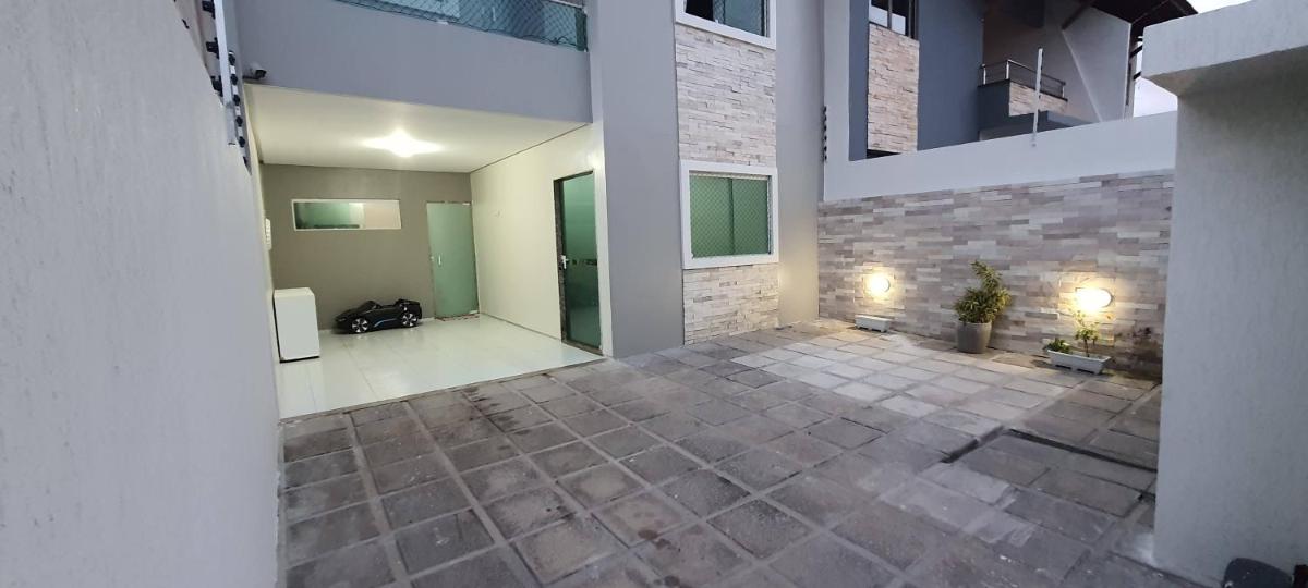 Duplex agradável com Ar, Internet, Estacionamento - Housity
