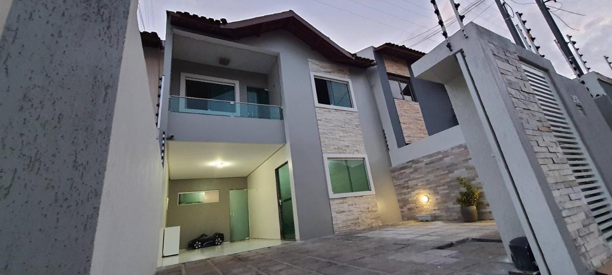 Duplex agradável com Ar, Internet, Estacionamento - Housity