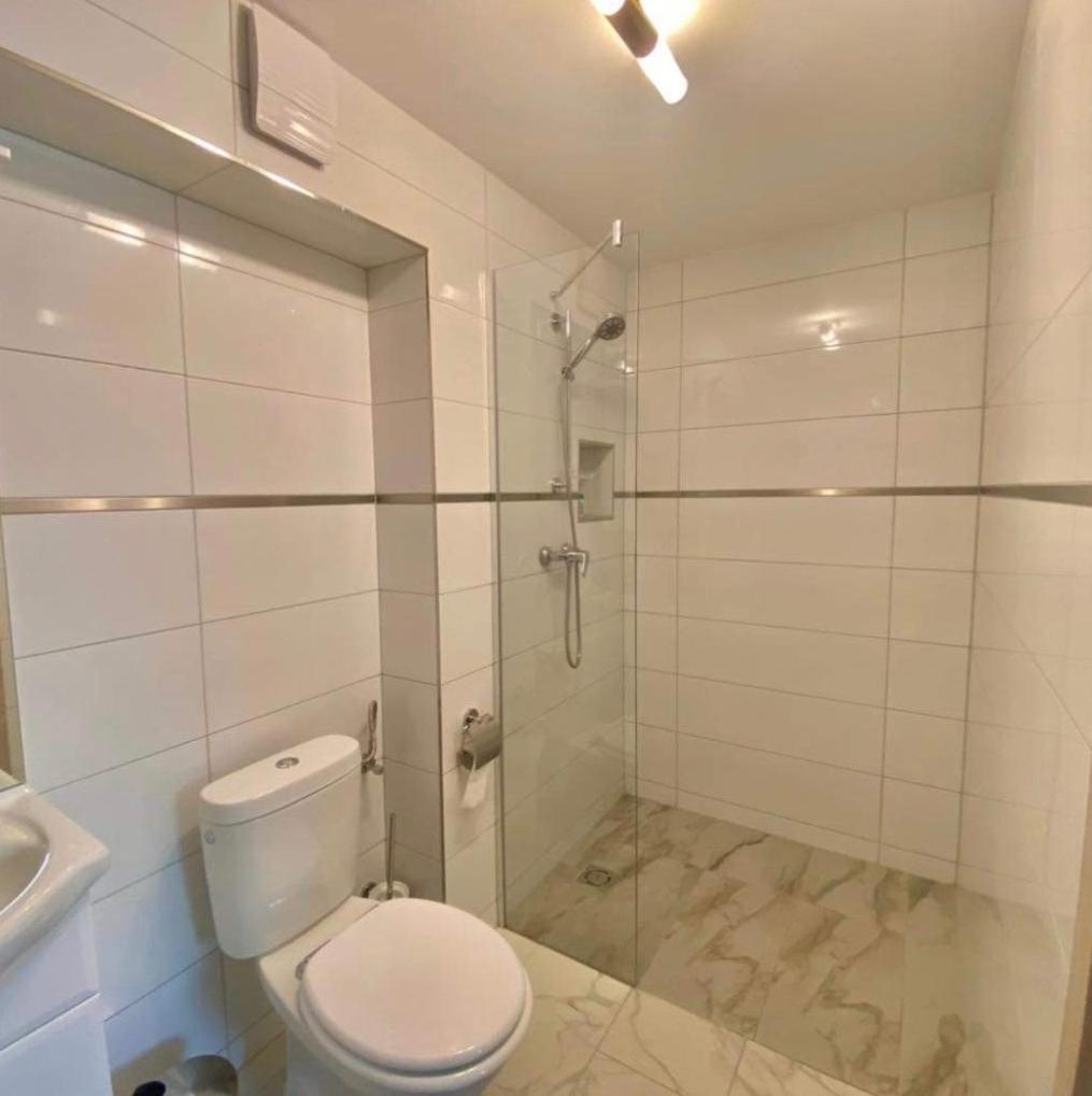 Q-Panzió - Housity