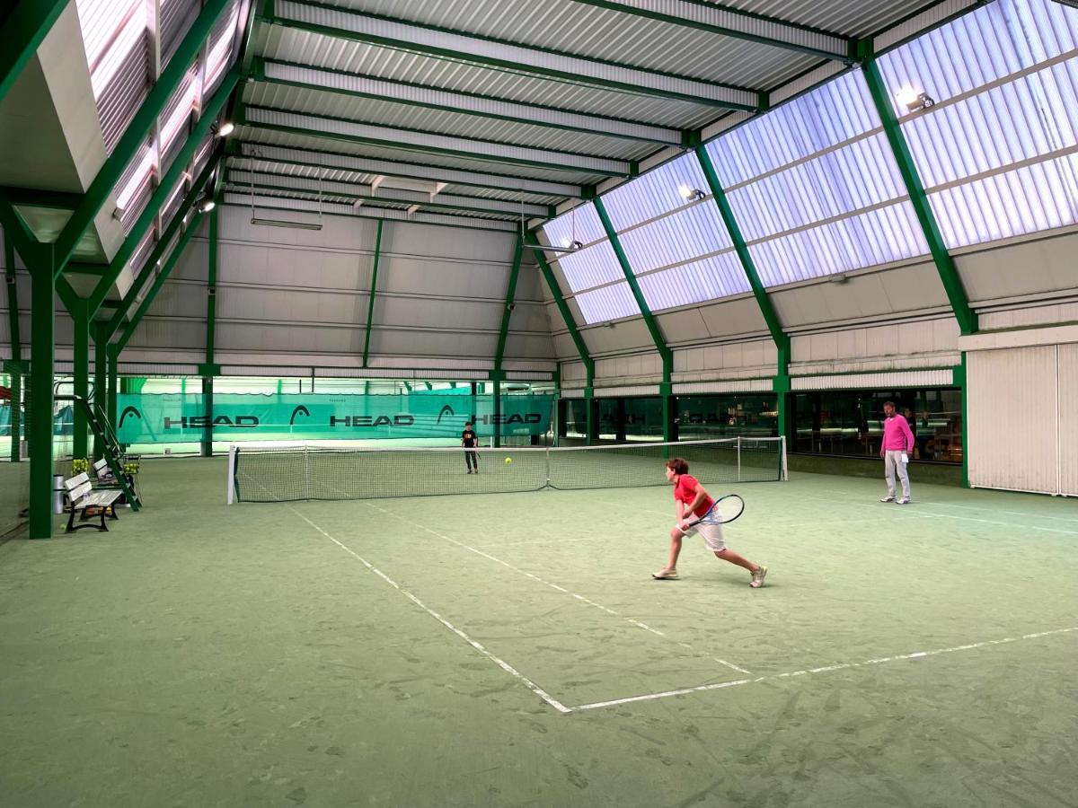 Tennis ou squash au sein de l'hôtel ou à proximité