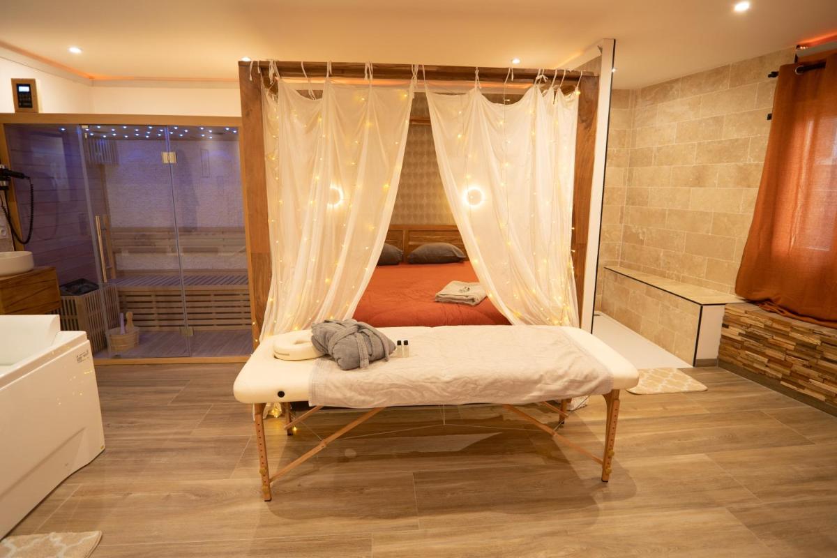 Capsule Marrakech I Chicha I Sauna I Balnéo I Console PS5 I Cinéma - Housity