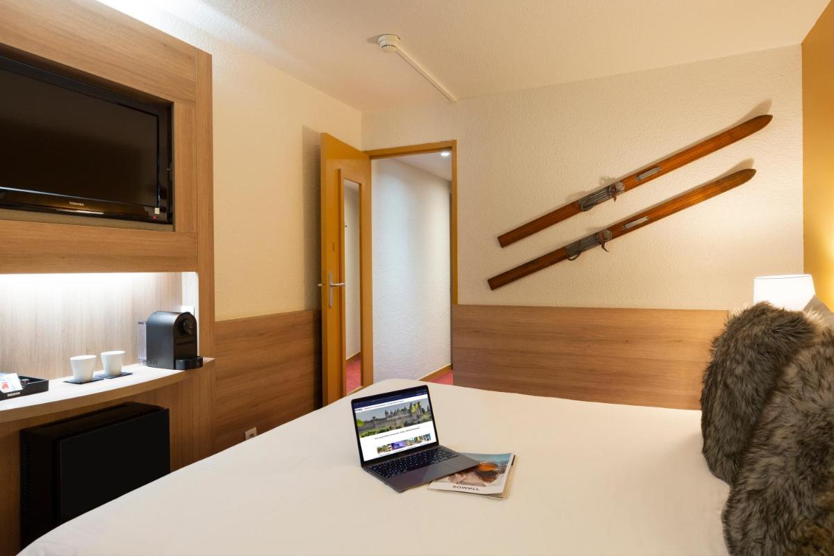 Télévision ou salle de divertissement dans l'établissement SOWELL HOTELS Mont Blanc et SPA