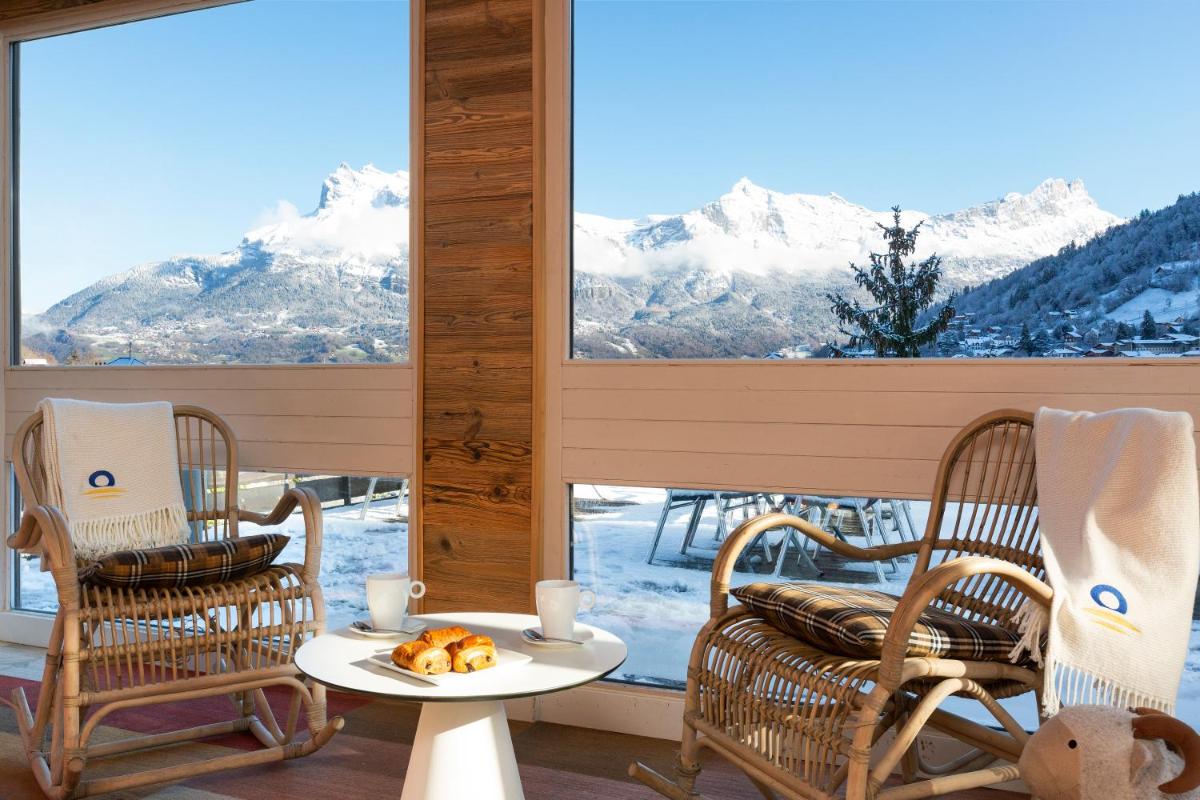 Vue générale sur la montagne ou vue sur la montagne depuis l'hôtel