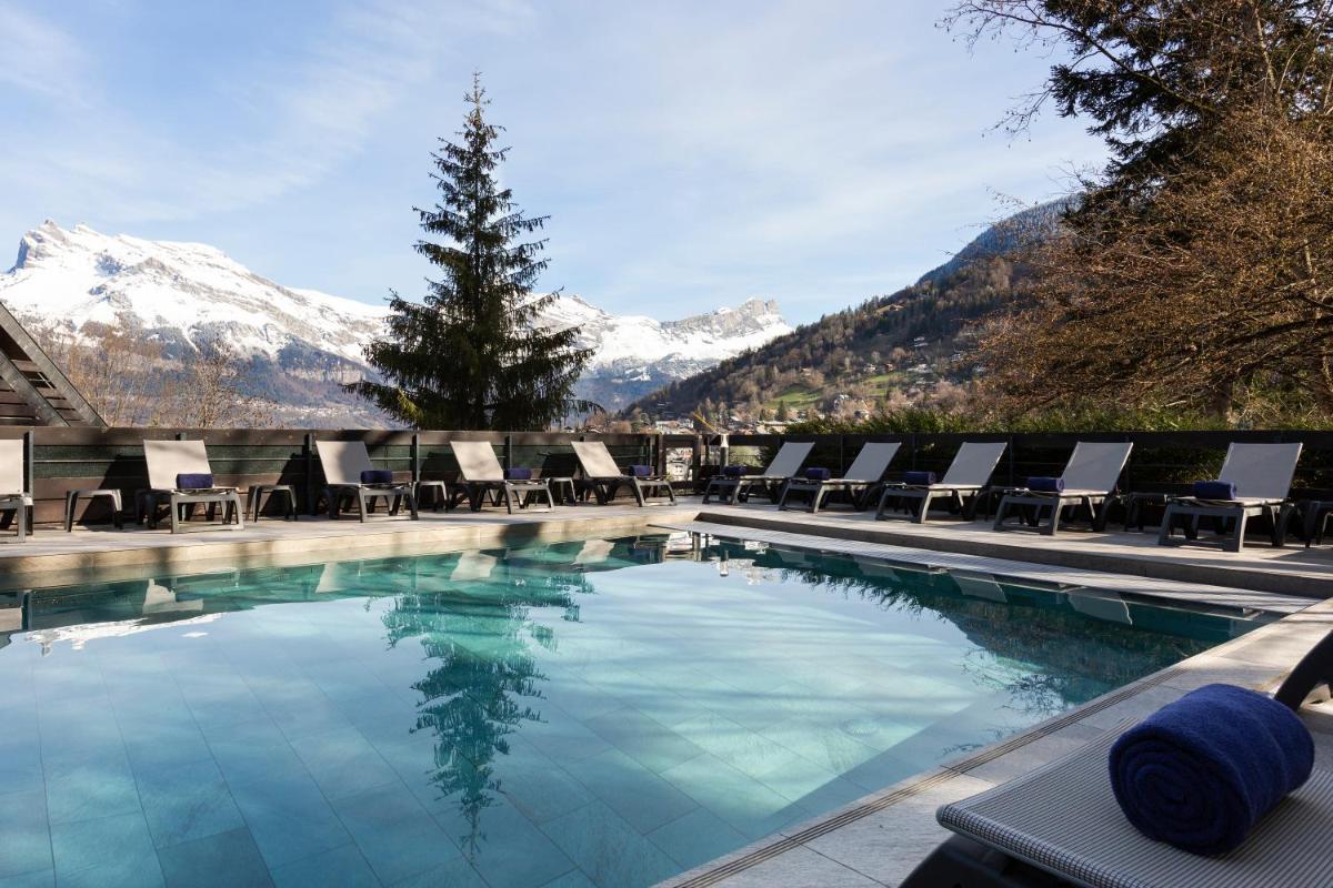 Vue générale sur la montagne ou vue sur la montagne depuis l'hôtel