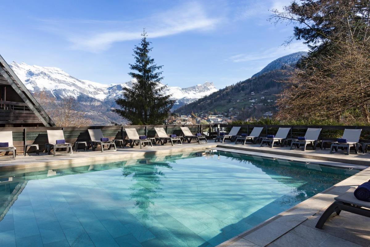 Vue générale sur la montagne ou vue sur la montagne depuis l'hôtel