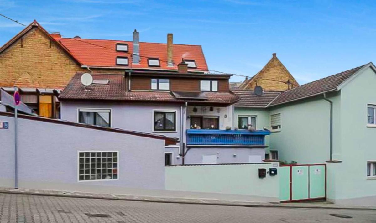 Houses in Gau-Bischofsheim - Housity