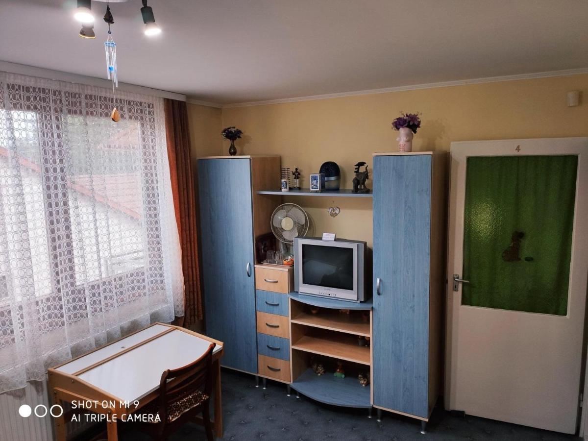 Napsugár Vendégház - Housity