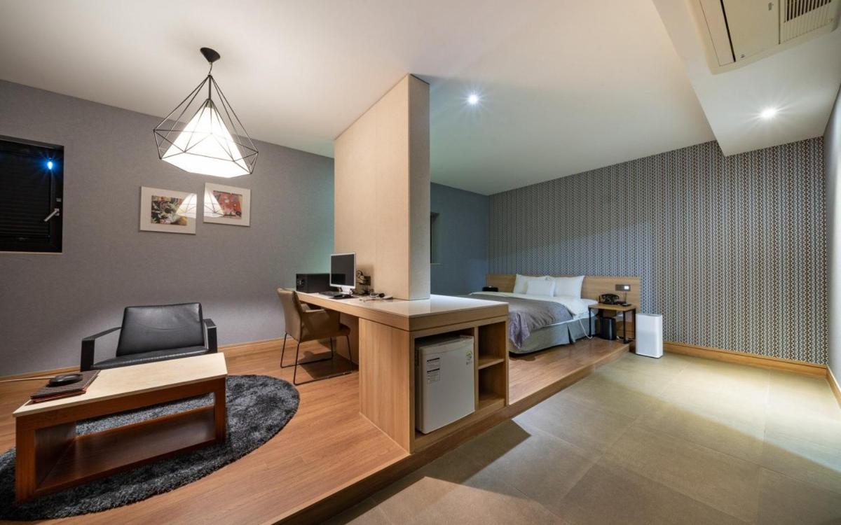 Cherbourg Hotel - Housity