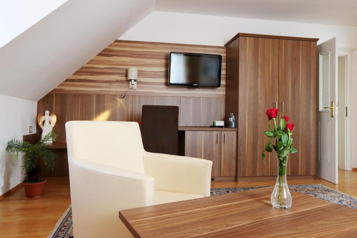 Landhotel Moshammer - Housity