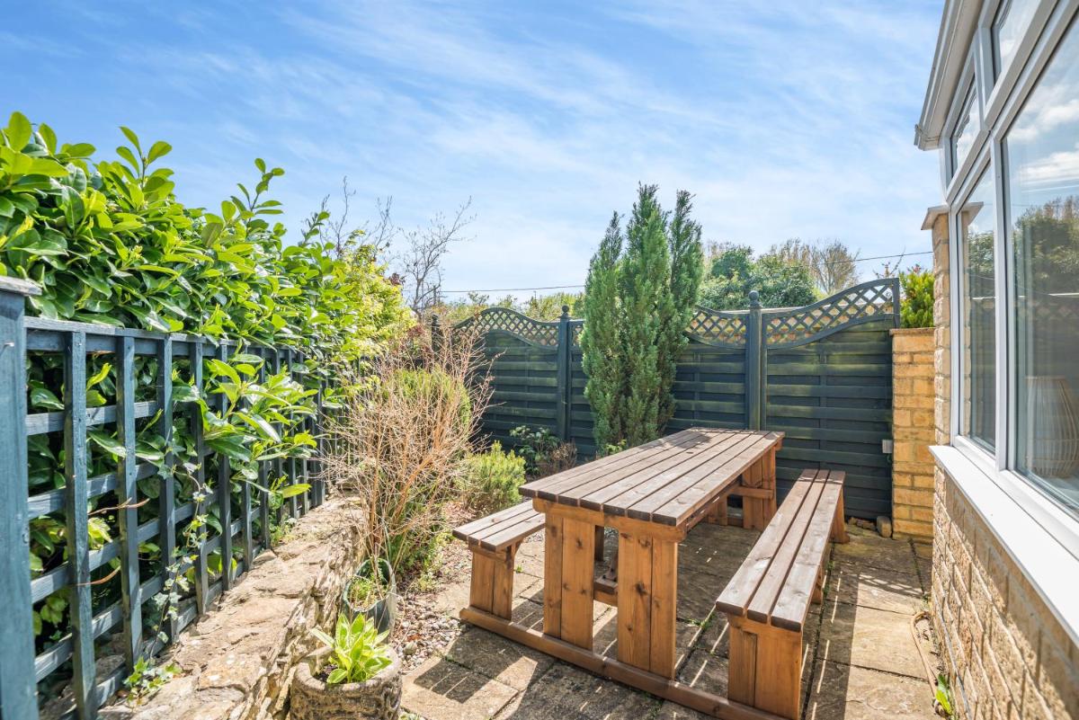 Elvington Cottage - Family-friendly cheerful house at the heart of the Cotswolds - Housity