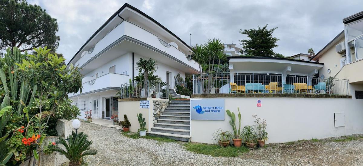 HOTEL MERCURIO SUL MARE - Fish restaurant and private beach - Housity