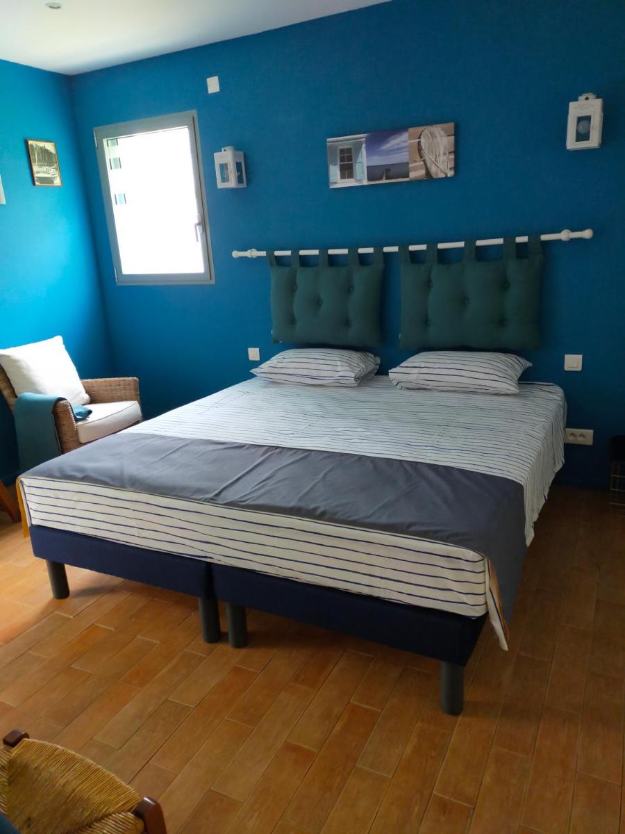 HOLLY WOOD - Housity