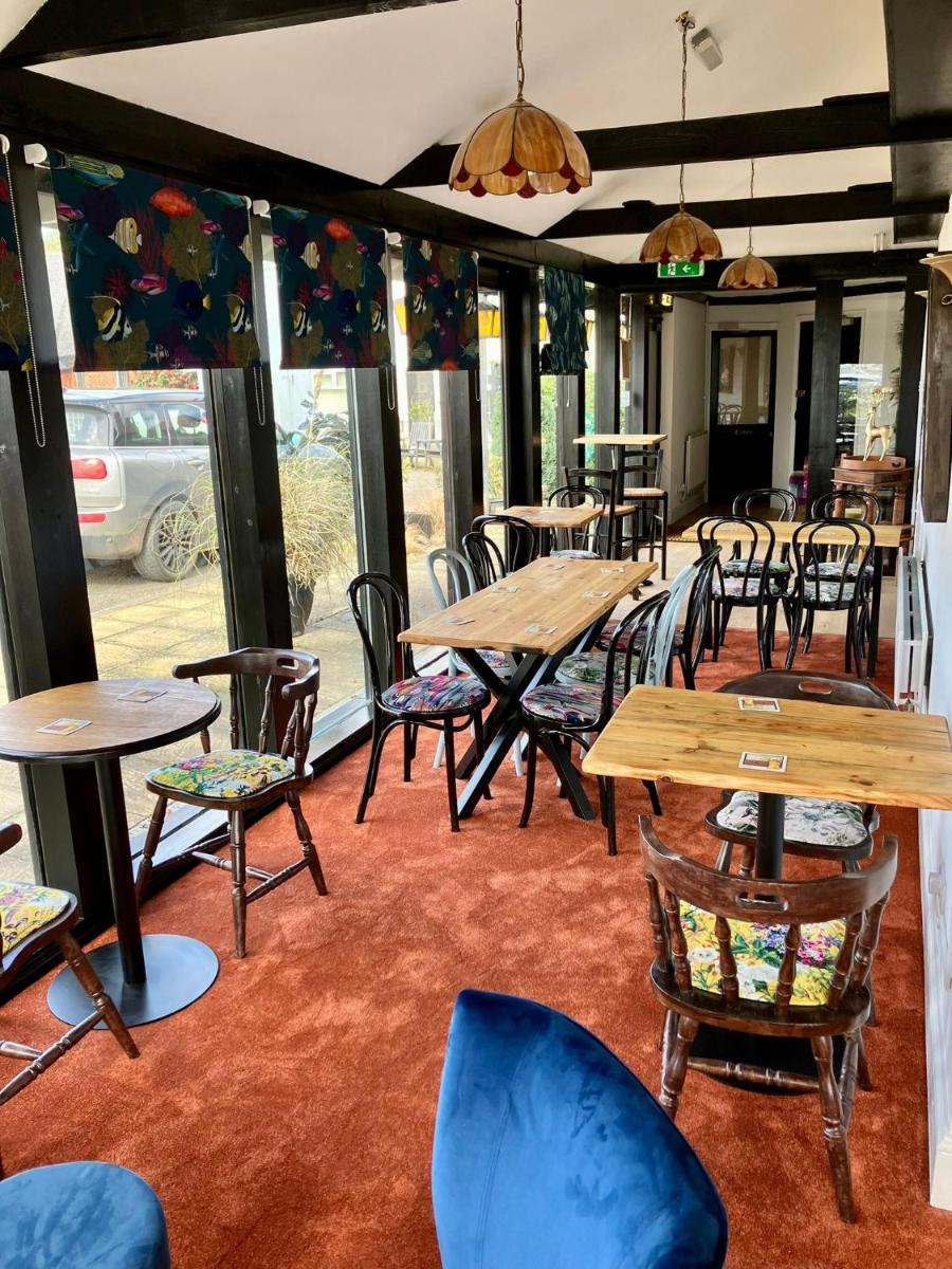 The Crown Lodge & Restaurant - Housity
