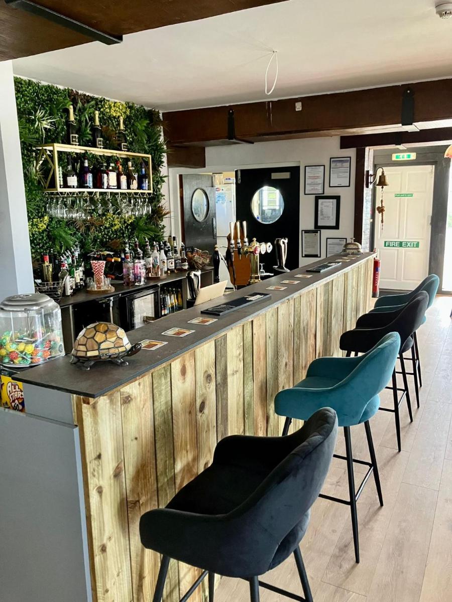 The Crown Lodge & Restaurant - Housity