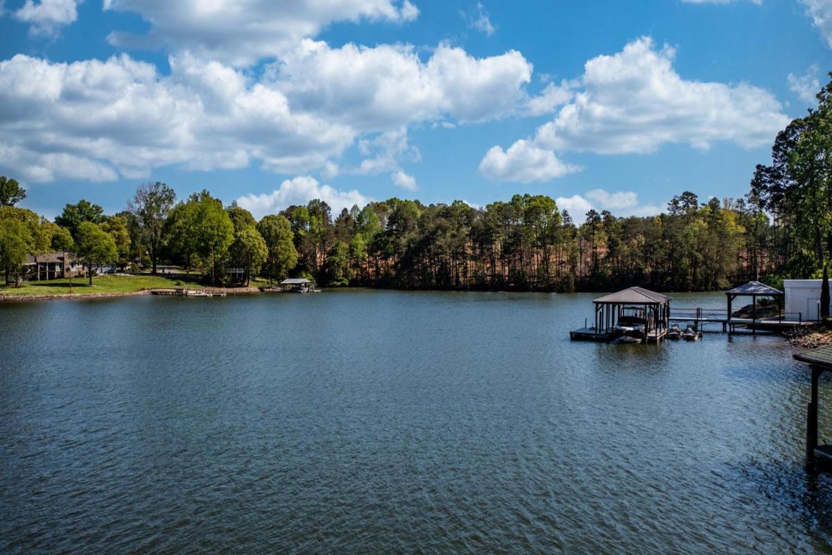 Castaway Cove -Lake Norman Waterfront Home with Private Dock - Housity