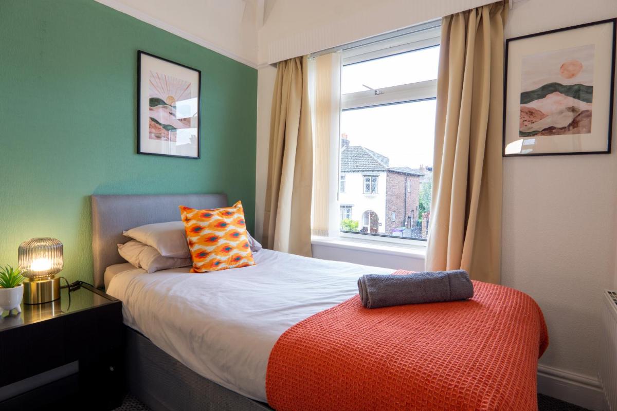 Air Host and Stay - Strawberry Field House - Housity