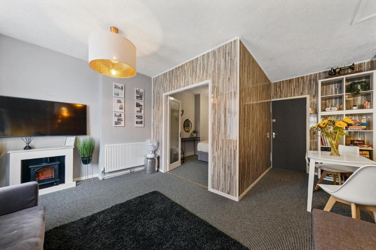 Holywell Apartment - Luxury One Bedroom Apartment - Housity