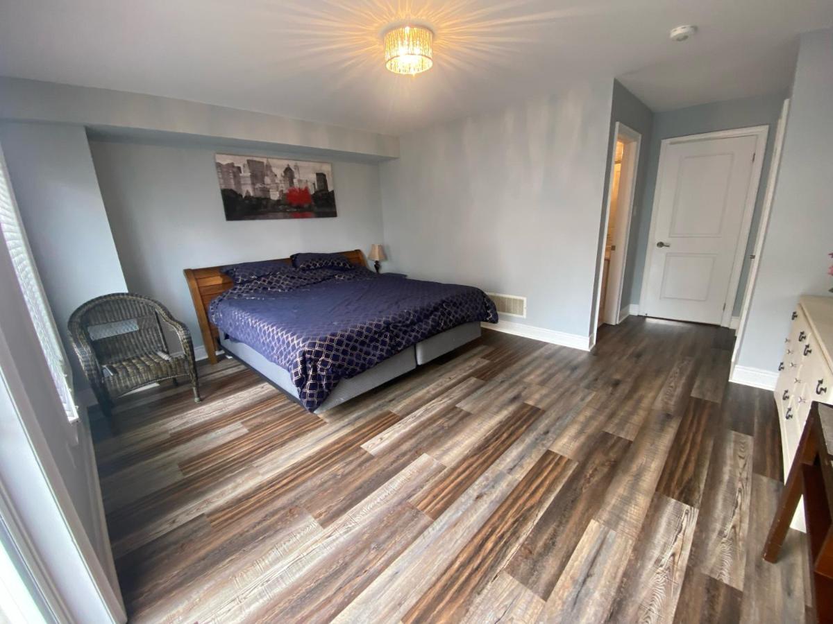 2 bedroom with 2 ensuites Unit in Richmond Hill - Housity