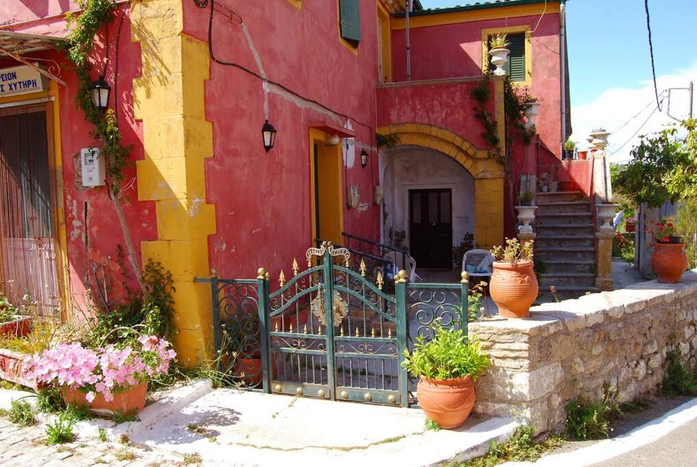 Yangos traditional home - Housity