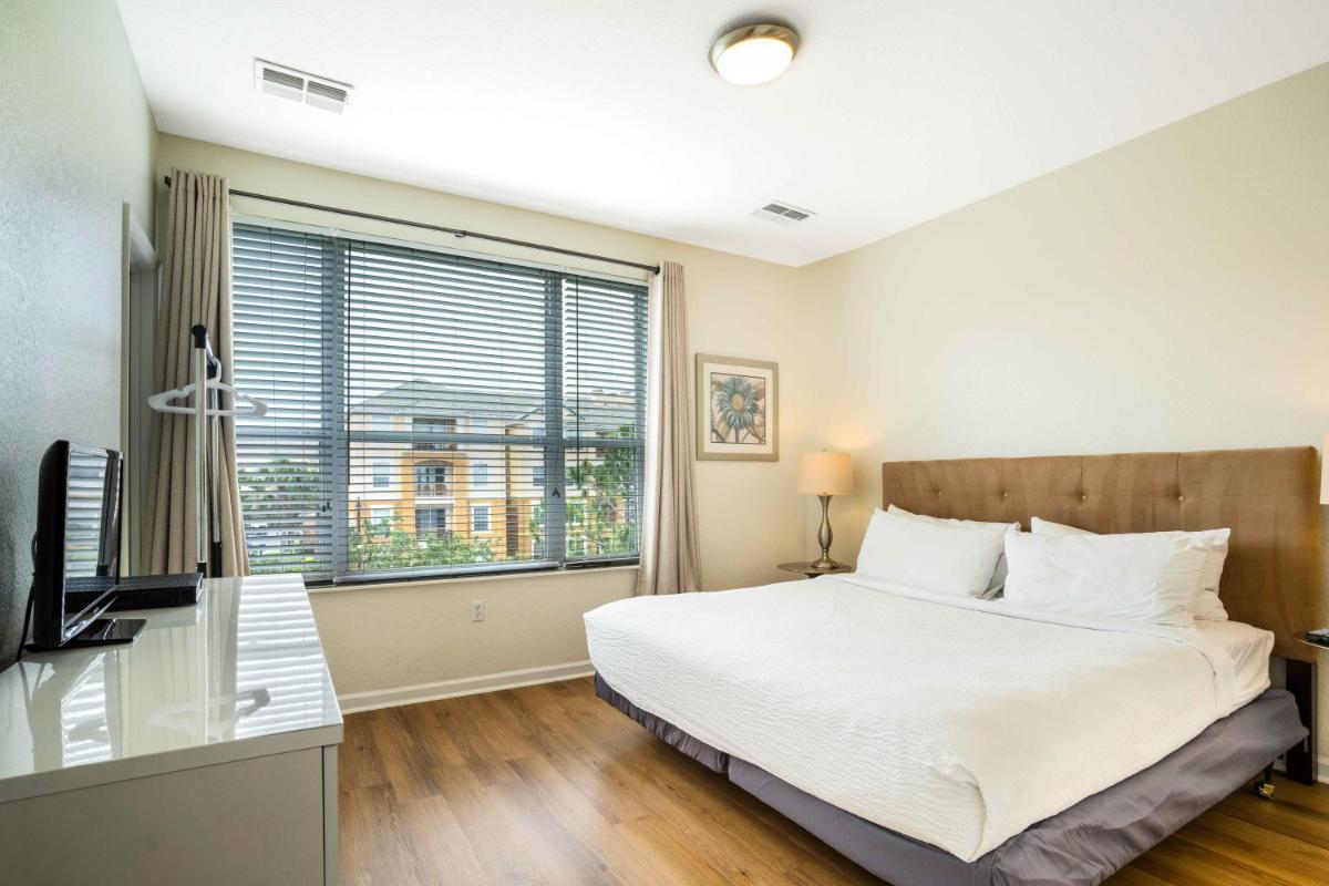 3-Story Townhome at Vista Cay Resort - Housity