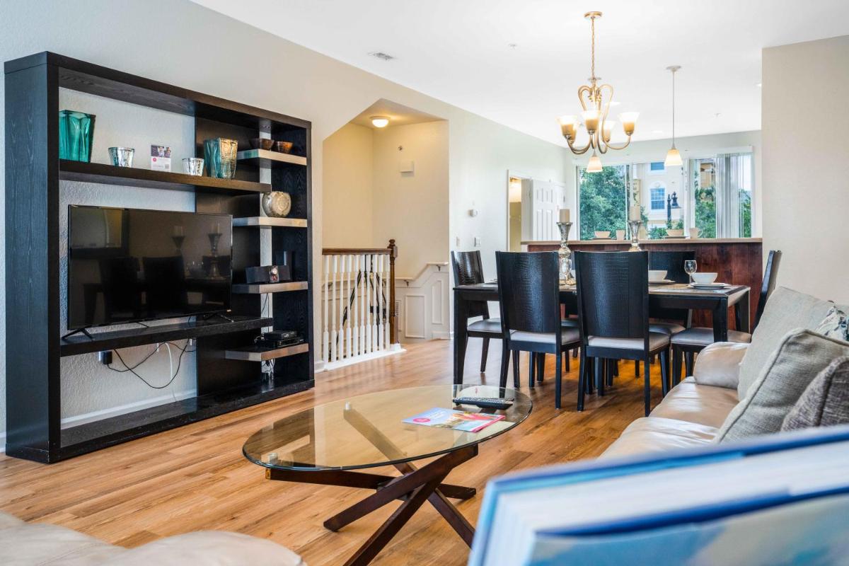 3-Story Townhome at Vista Cay Resort - Housity