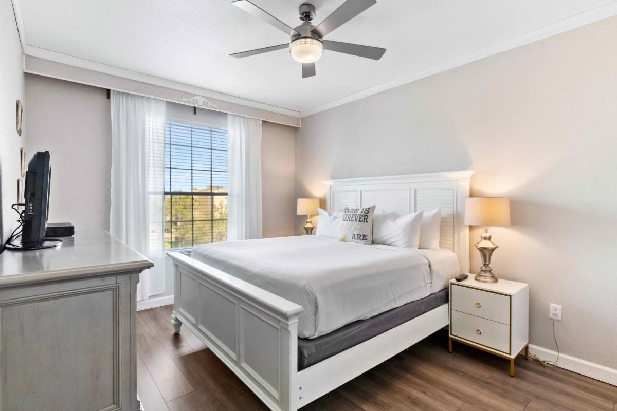 Modern Vista Cay Condo, near Universal Studios - Housity