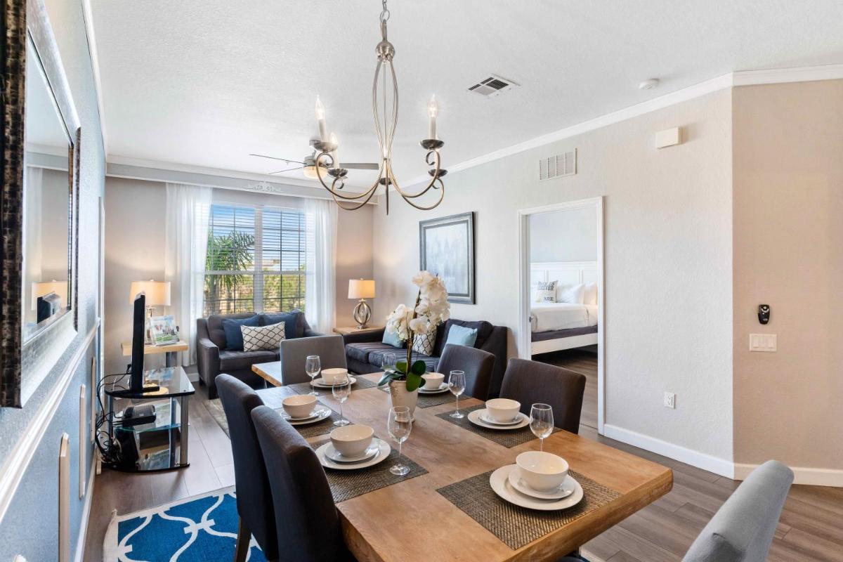 Modern Vista Cay Condo, near Universal Studios - Housity