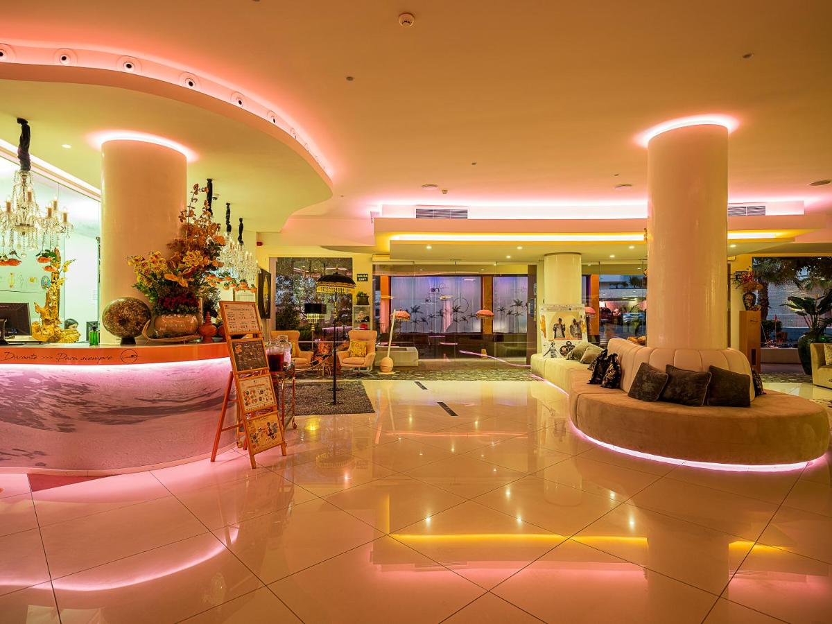 Zona de estar de ON Hotels Oceanfront Adults Designed