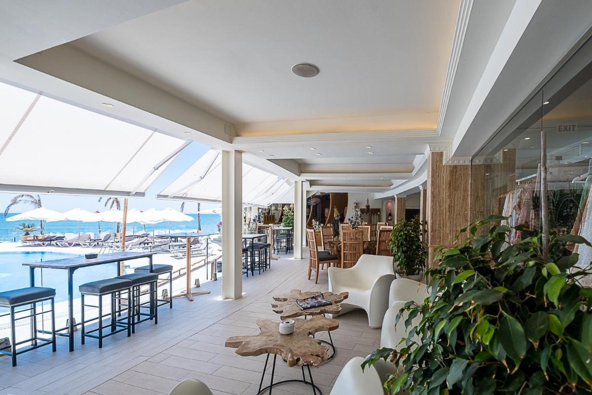 Zona de estar de ON Hotels Oceanfront Adults Designed