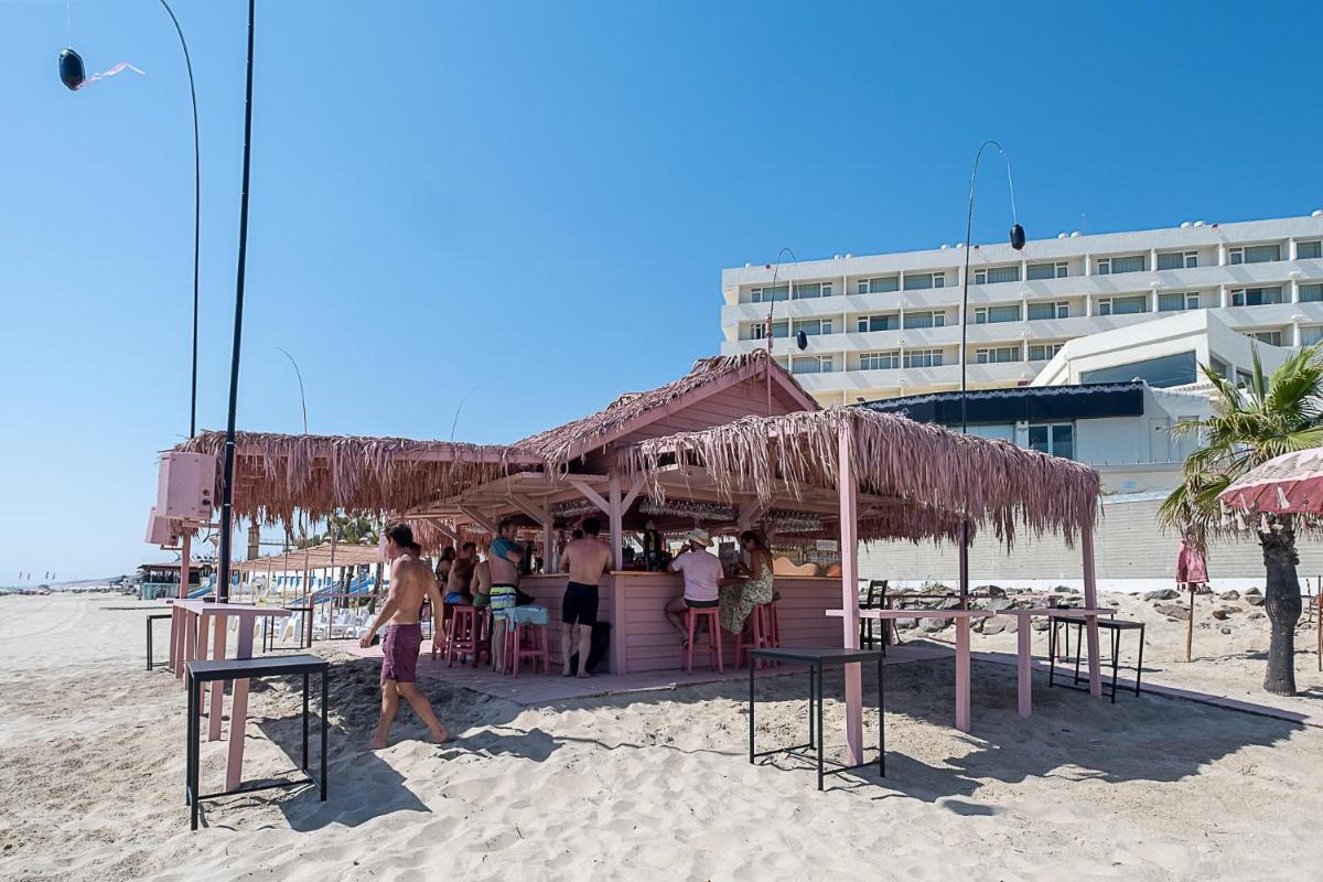 Playa de o cerca de este hotel