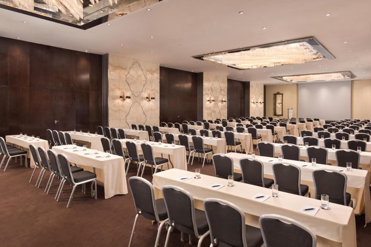 A área empresarial e/ ou a sala de conferências de Sheraton Lisboa Hotel & Spa