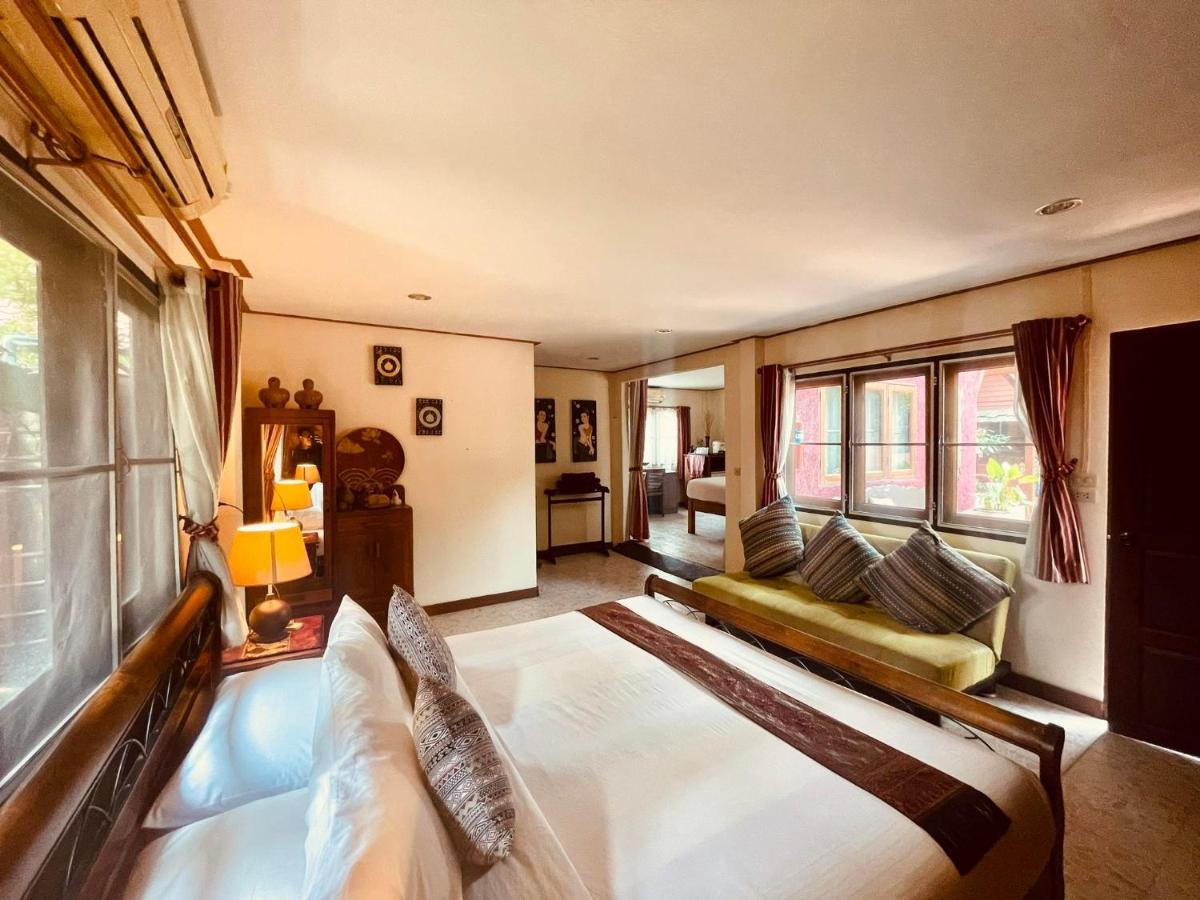 Joy's House & Tour - Housity