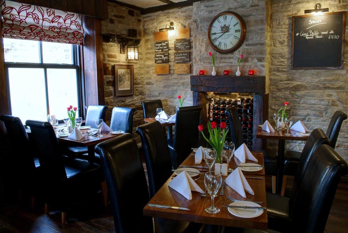 The Old White Lion Hotel - Housity