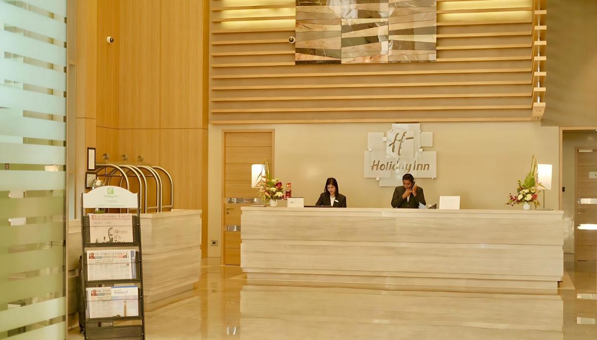 two women sitting at a counter in a salon at Holiday Inn Chennai OMR IT Expressway by IHG in Chennai