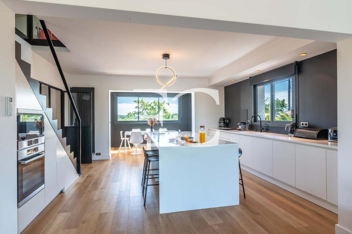 Easy Clés-Standing Villa heated Pool - 10 min from Biarritz - Housity