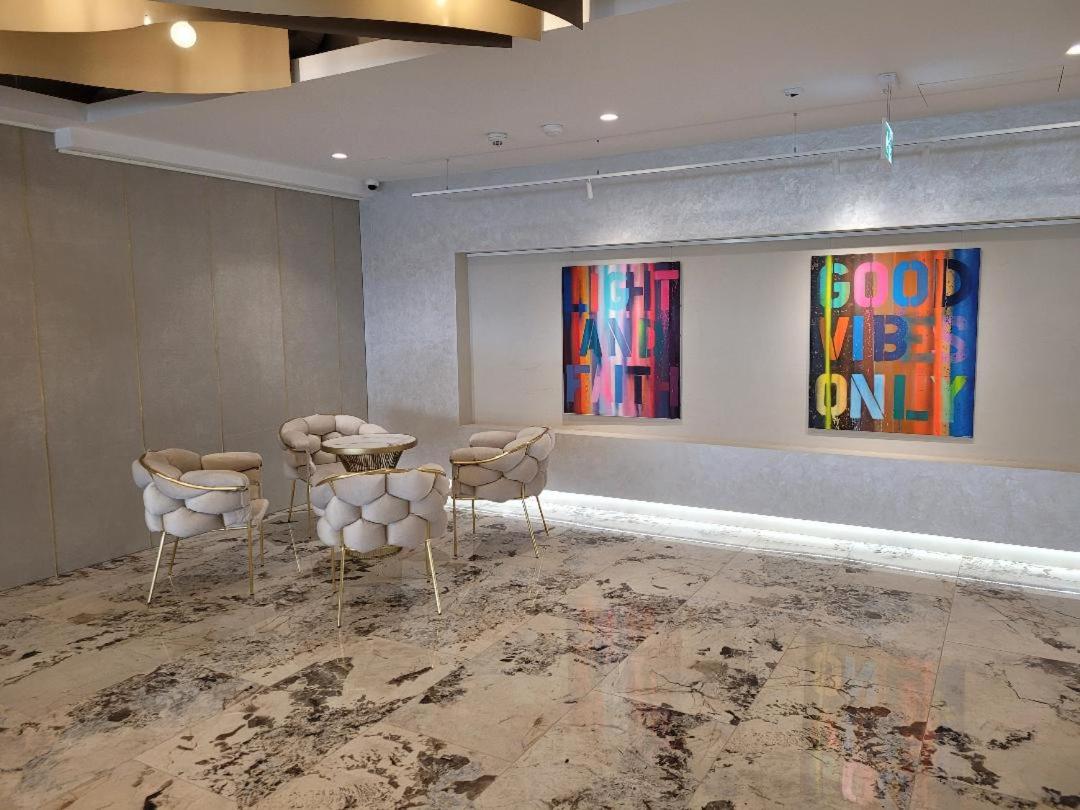 Art Apartment - Housity