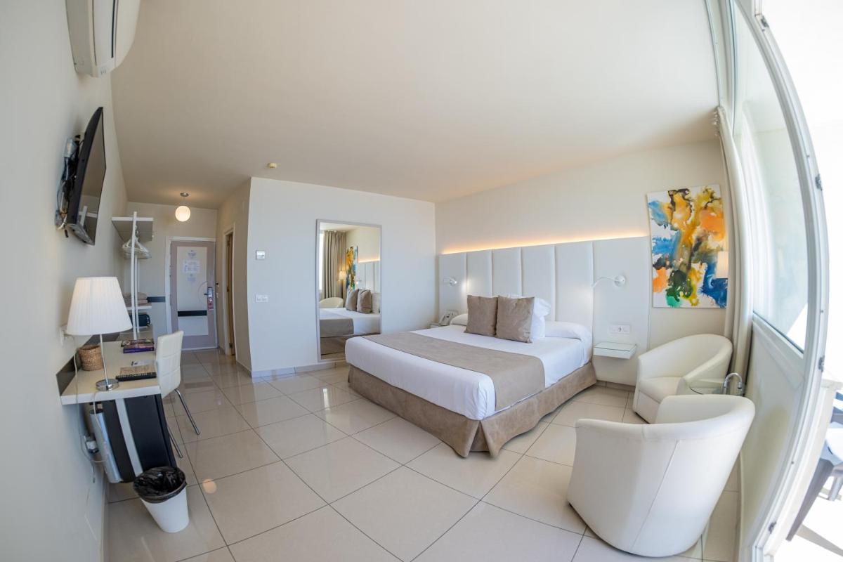 Cama o camas de una habitación en ON Hotels Oceanfront Adults Designed