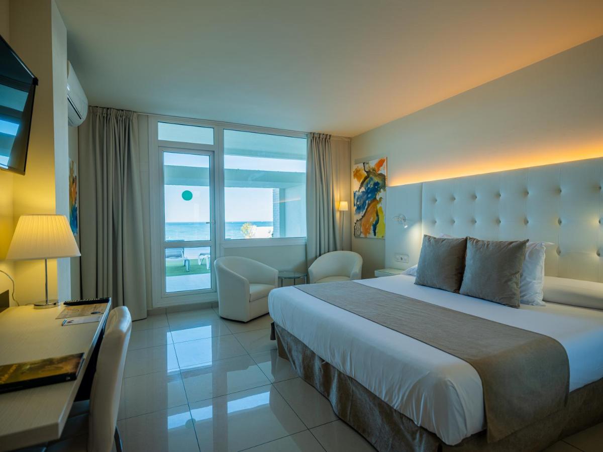 Cama o camas de una habitación en ON Hotels Oceanfront Adults Designed