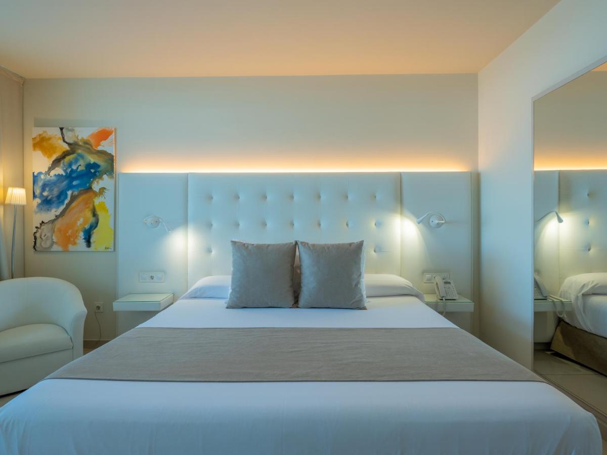 Cama o camas de una habitación en ON Hotels Oceanfront Adults Designed