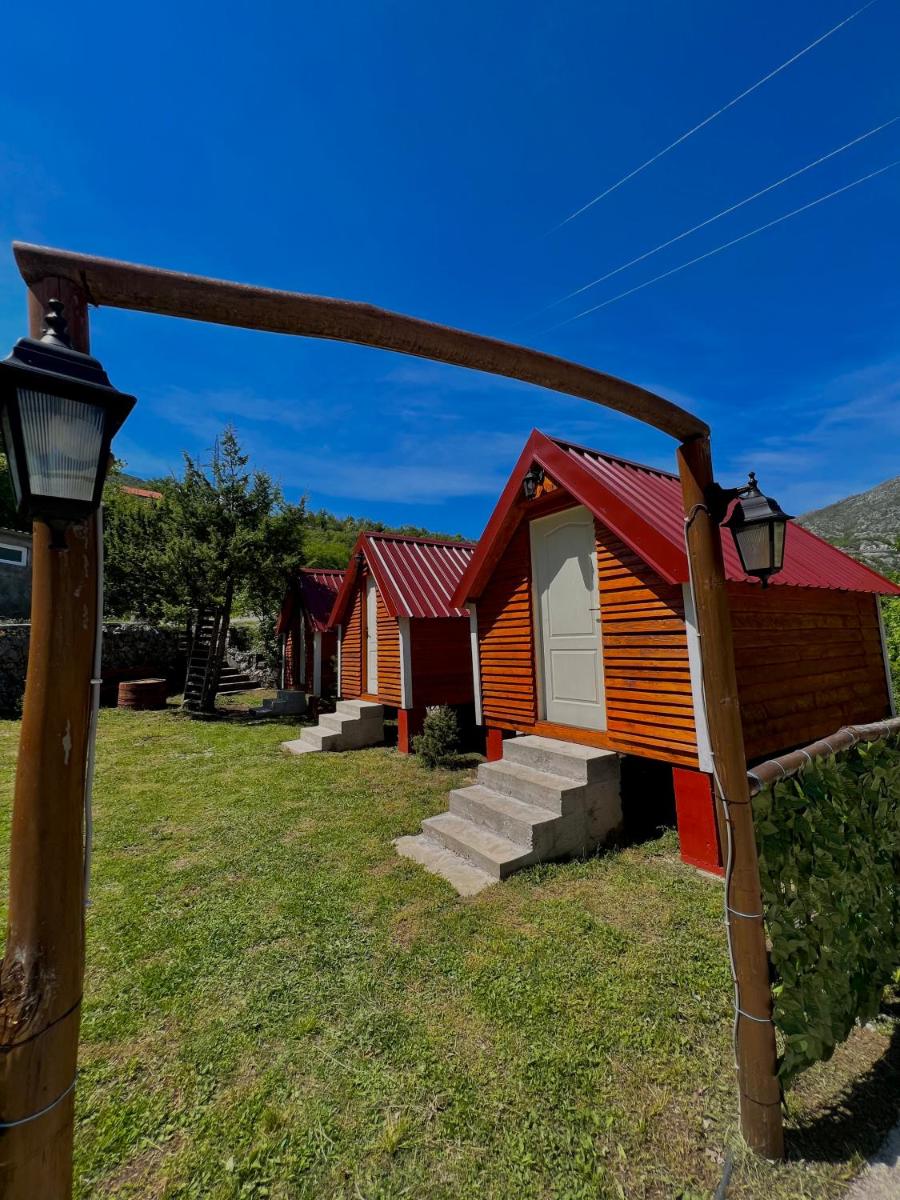 Vikendica,Bungalovi Lipska pećina - Hizvo